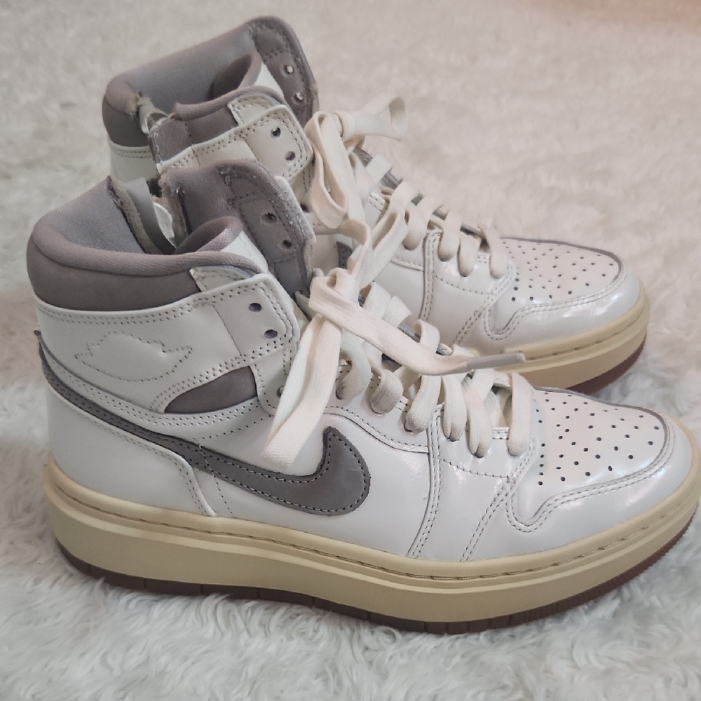 Air Jordan 1 Elevate High SE Vanilla/Gum/ Gray High-Top Sneakers
